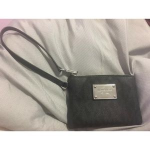 Michael Kors Wrislet Small